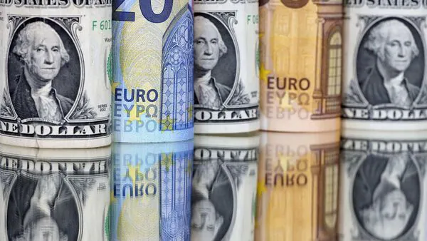 Euro Tertekan, Dolar AS Menguat: EUR/USD Jatuh di Tengah Fokus pada Bank Sentral dan Geopolitik 1 EUR/USD