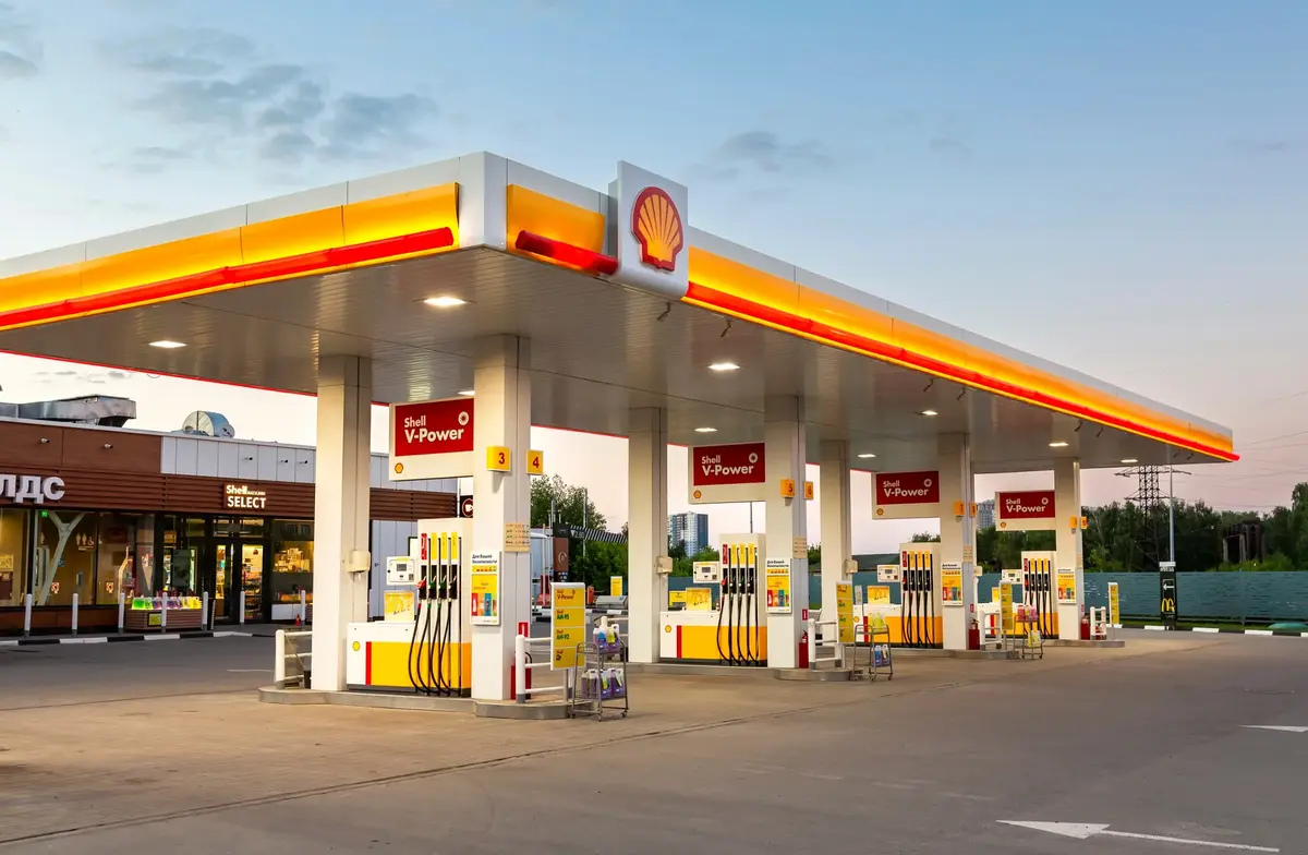 Shell PHK Karyawan Akibat BBM Langka, Pemerintah "Kolaborasi dengan Pertamina Solusi Utama" 1 Shell PHK Karyawan Akibat BBM Langka,
