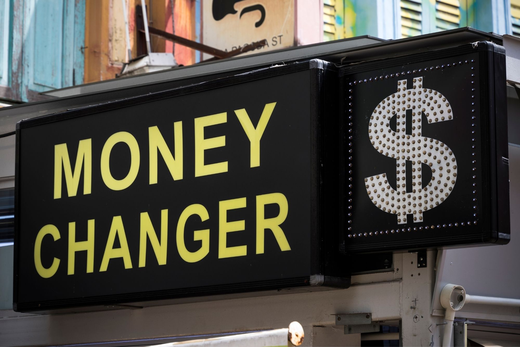 Rupiah Terkapar, Dolar AS Tembus Rp 16.800 di Money Changer dan Bank 1 Dolar AS Tembus Rp 16.800