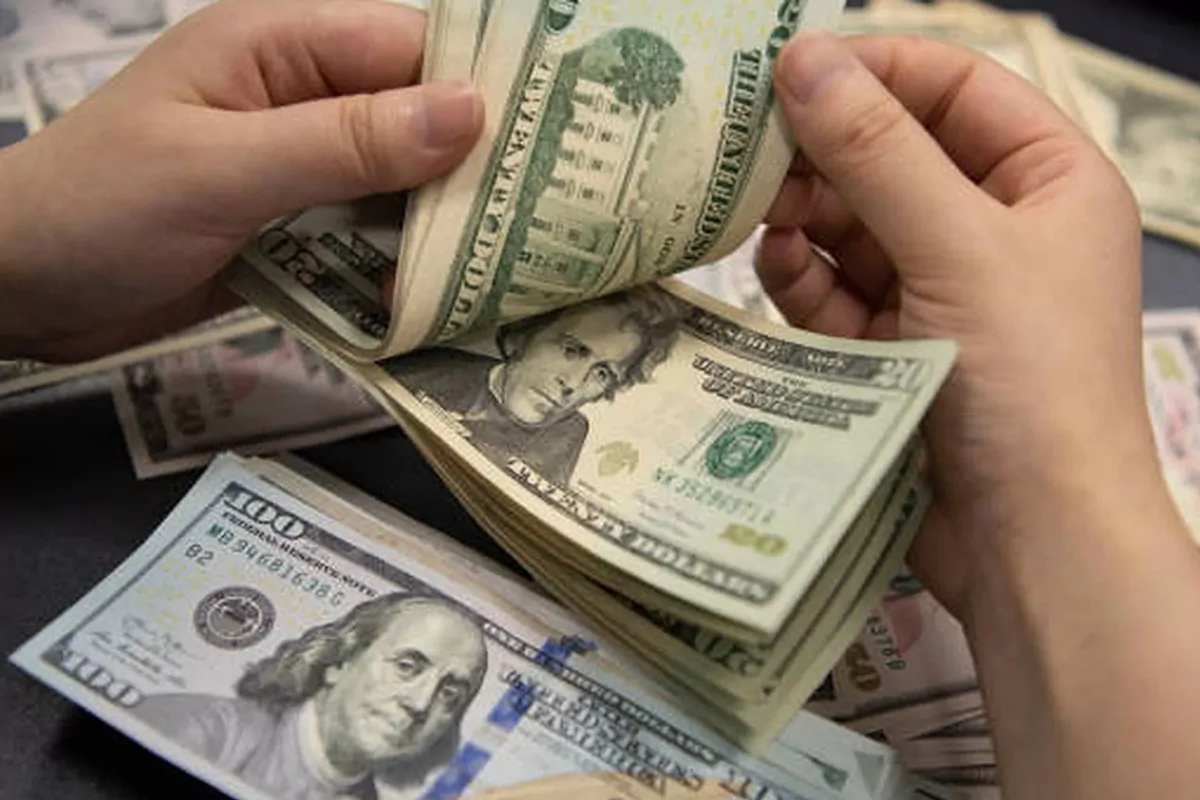 Dolar AS Terguncang: Kekhawatiran Penutupan Pemerintah Memicu Tekanan di Pasar 1 Dolar AS Terguncang: Kekhawatiran Penutupan Pemerintah Memicu Tekanan di Pasar